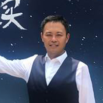 伍彤